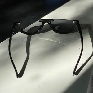 VIA VANILLA SUNGLASSES